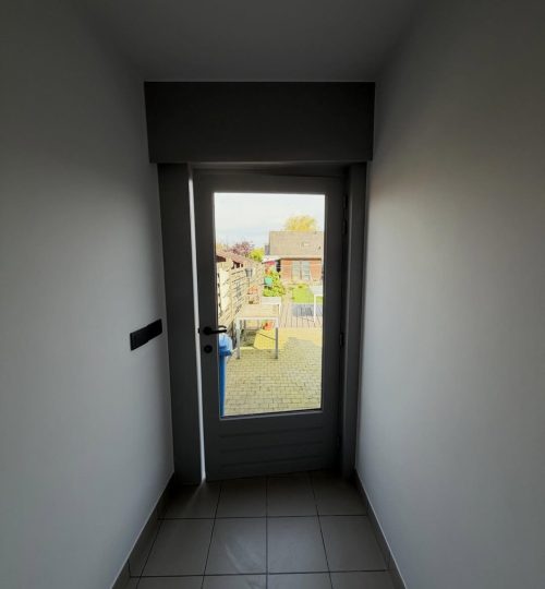 Frisse leefruimtes met stijlvolle accenten en een praktische magnetische keukenmuur 2