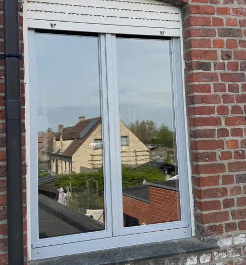 Stijlvolle lichtgrijze afwerking voor ramen en deuren in perfecte harmonie 5